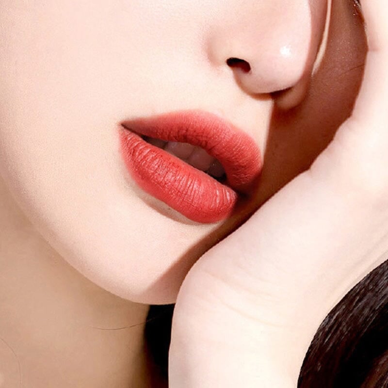 Rujuri mate într-un set cu geantă de mână elegantă 