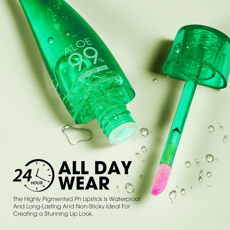 Labios carnosos y brillantes en un solo gesto 