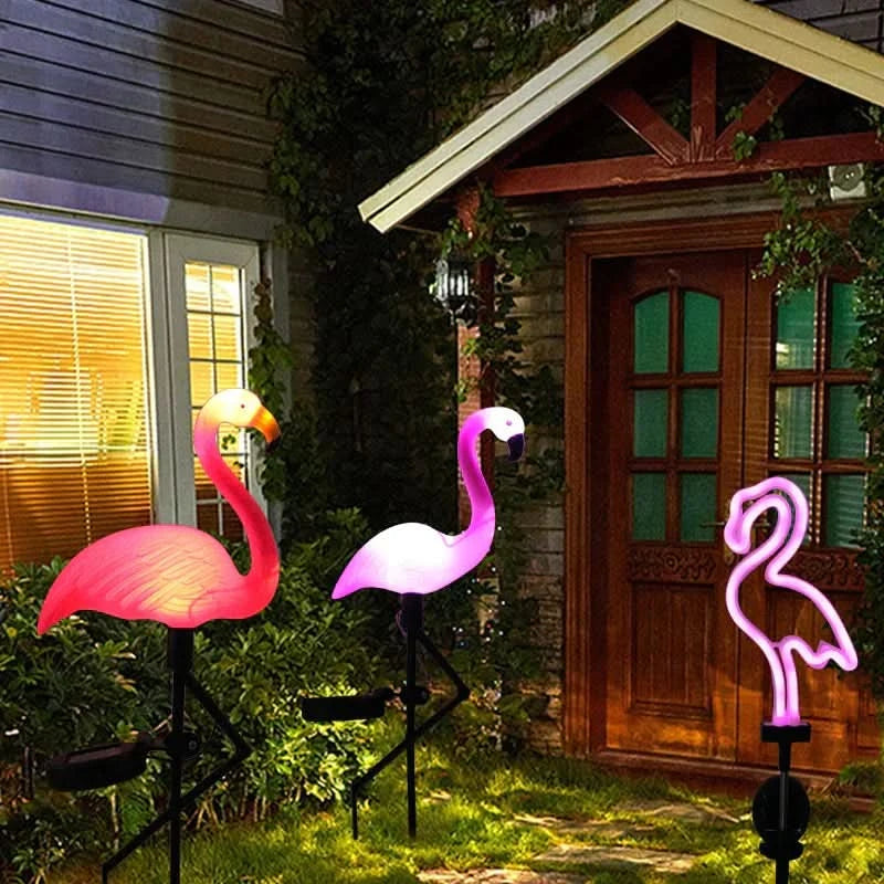 Aurinkoenergiaa käyttävä loistava flamingo Vaaleanpunainen – Taianomainen puutarha yöllä 